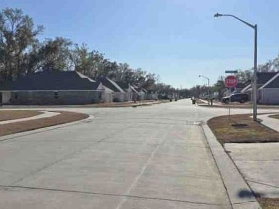 Exterior Neighborhood (street photo)