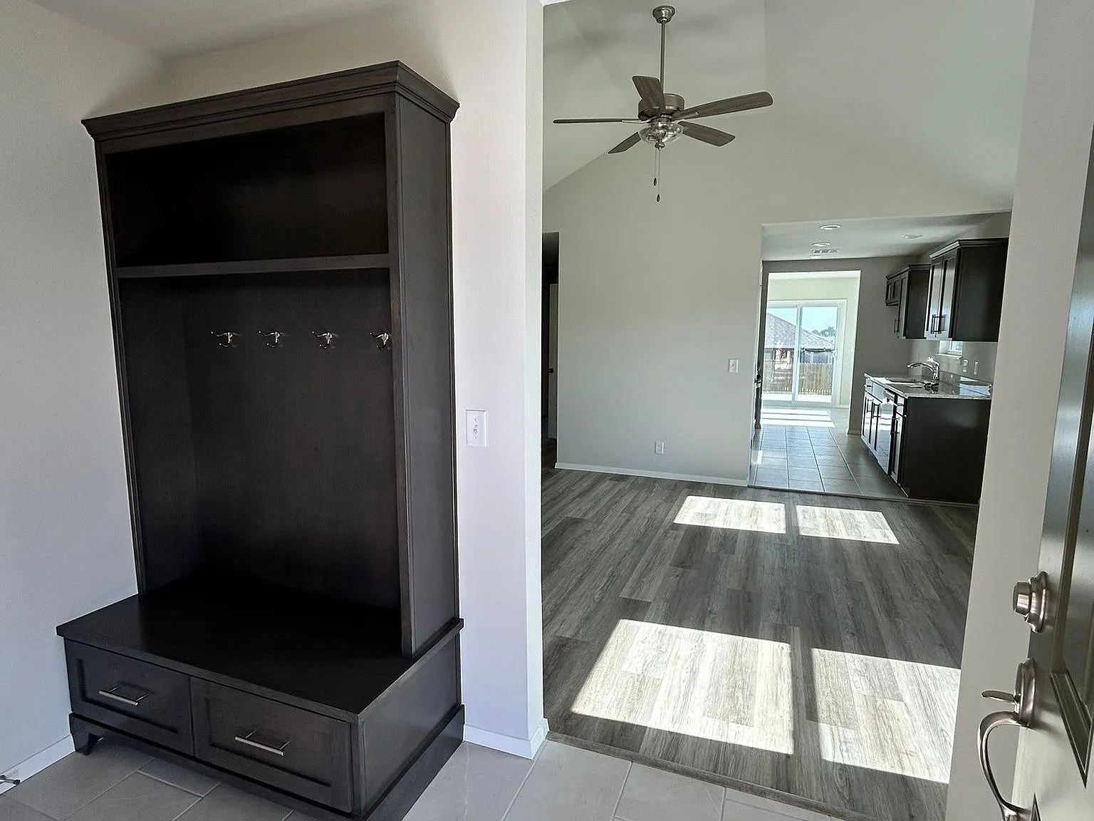 3 bed, 1239 sqft, $1,315 — Photo 3