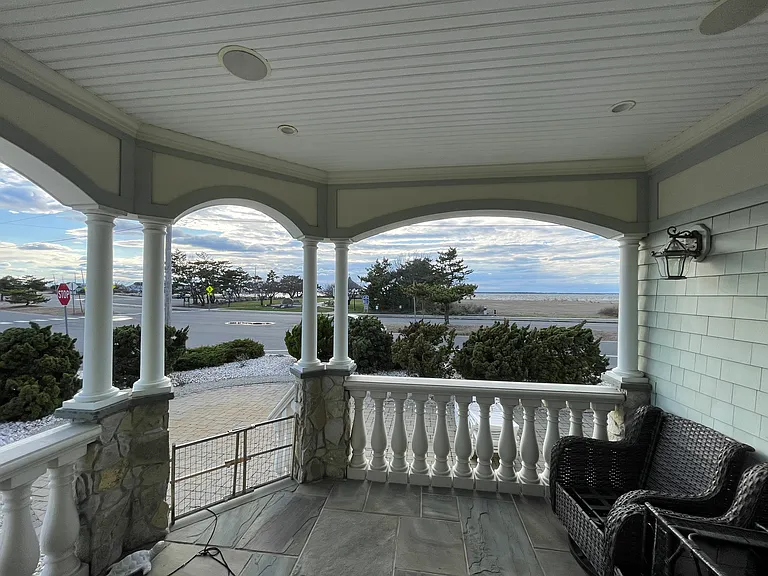 Bay Blvd — Photo 35