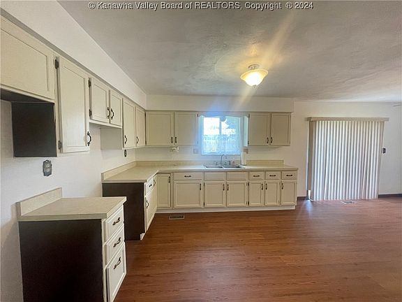 2nd image of 30 N Azalea Dr