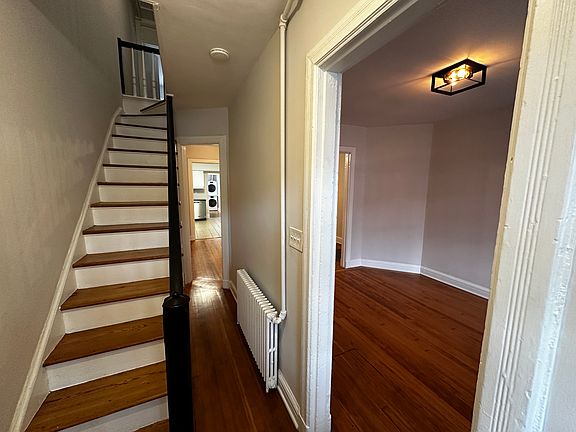 3rd image of 525 11th St SE