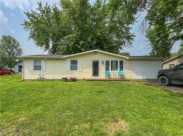 1805 Cherry Ln, Trenton, MO 64683