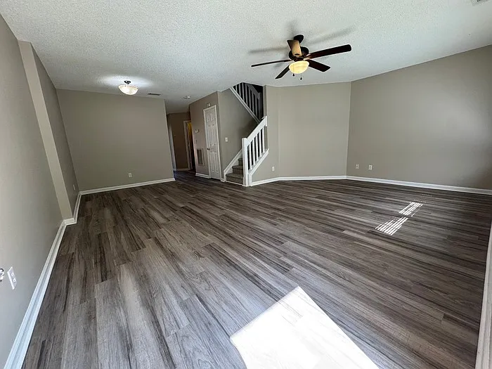 3 bed, 2.5 bath, 1122 sqft, $1,695 — Photo 4