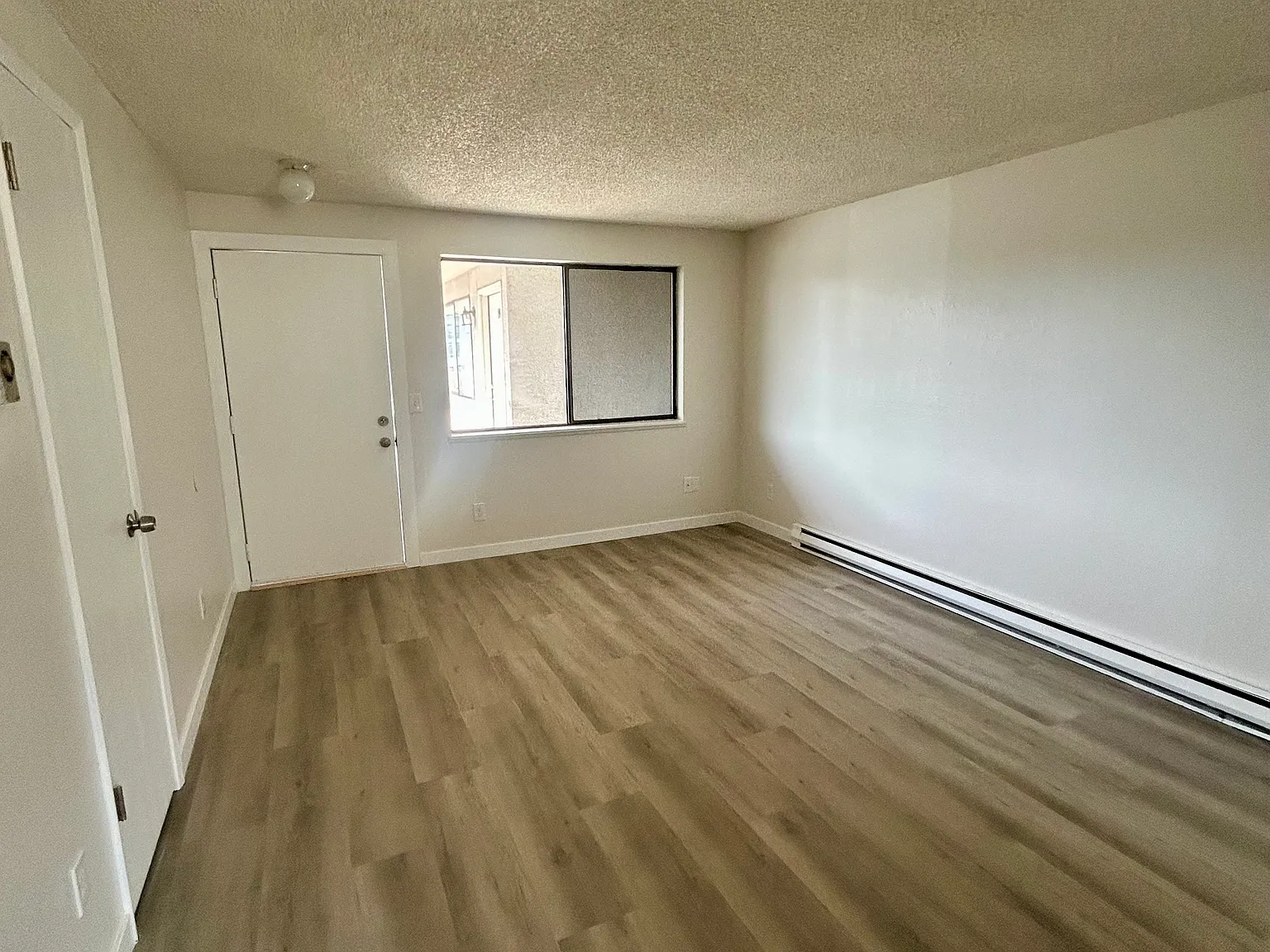 2 bed, 700 sqft, $1,000 — Photo 2