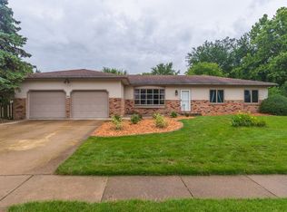 46 Brookshire Grn, Bloomington, IL