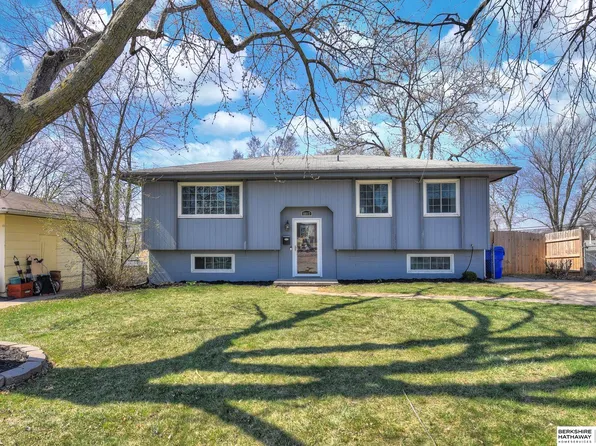 8017 Park View Blvd, La Vista, NE 68128