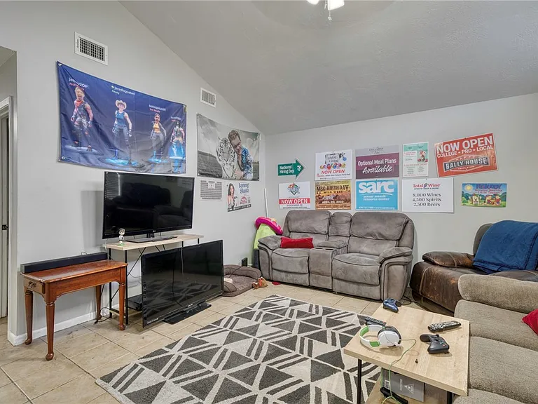 1108 S Dexter Dr — Photo 4