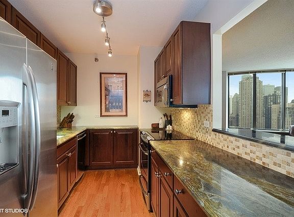 3rd image of 400 N La Salle Dr APT 3602