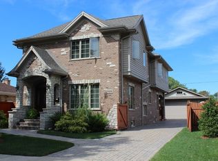 7338 W Greenleaf St, Niles, IL 60714