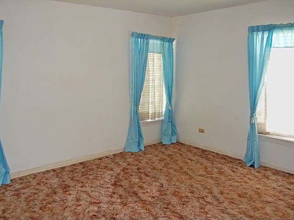 5th image of 403 Storeywood Dr
