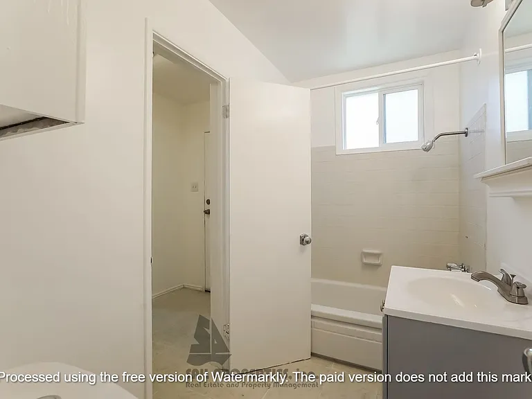 2513 E Tyler St — Photo 13
