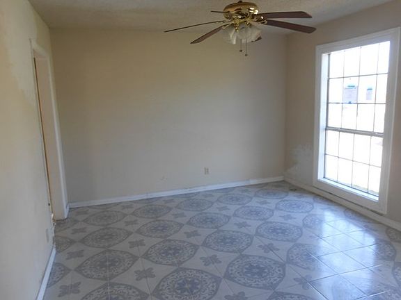 4th image of 11824 Crumpton Dr