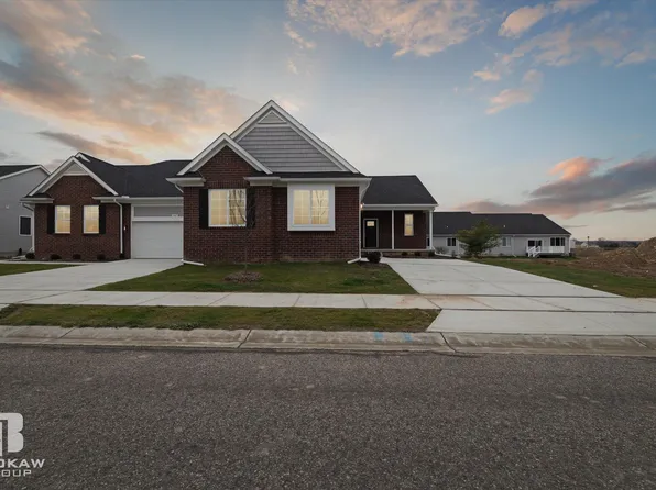 1437 Luxington Dr, Lapeer, MI 48446