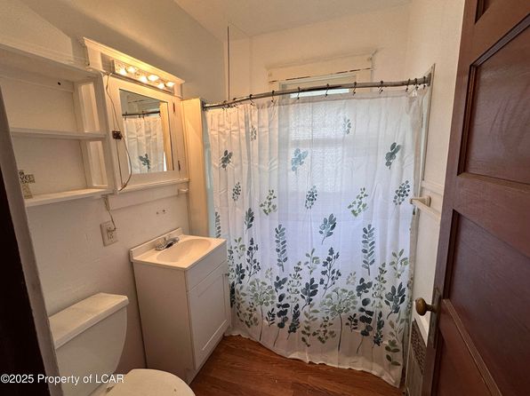97 Cornelia St, Pittston, PA 18640
