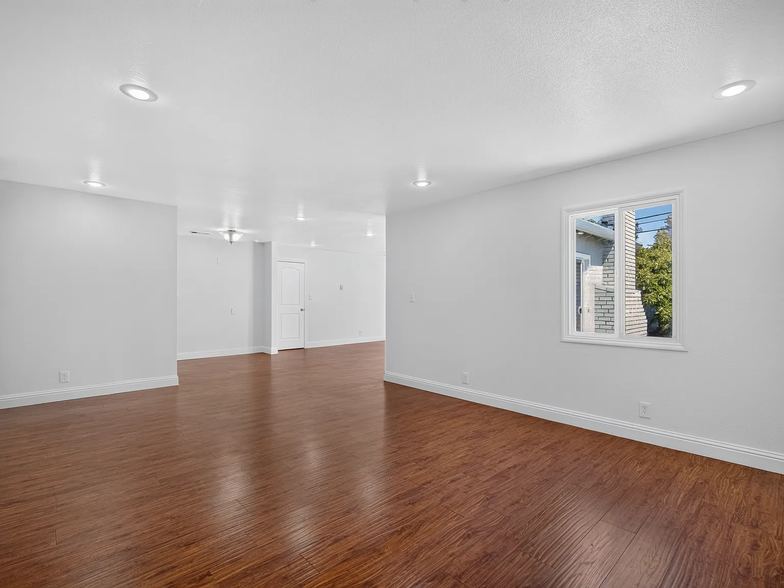 6 bed, 2030 sqft, $6,000 — Photo 3