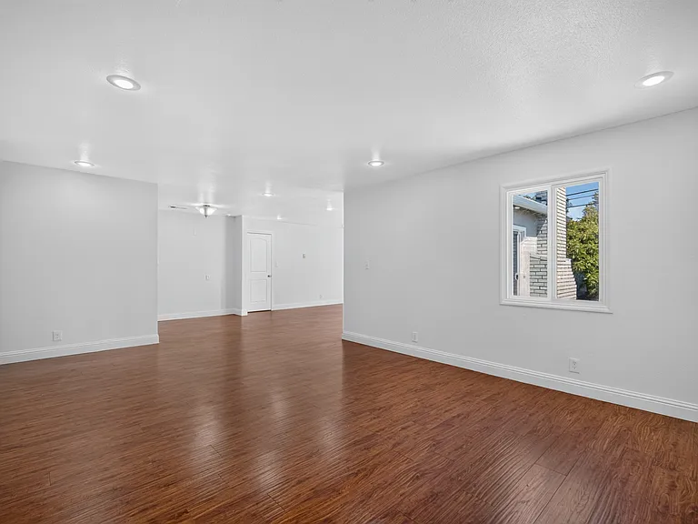 2045 Larsen Ct — Photo 3
