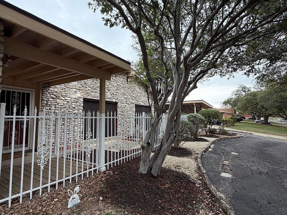 1st image of 119 Sunnyland Dr #1