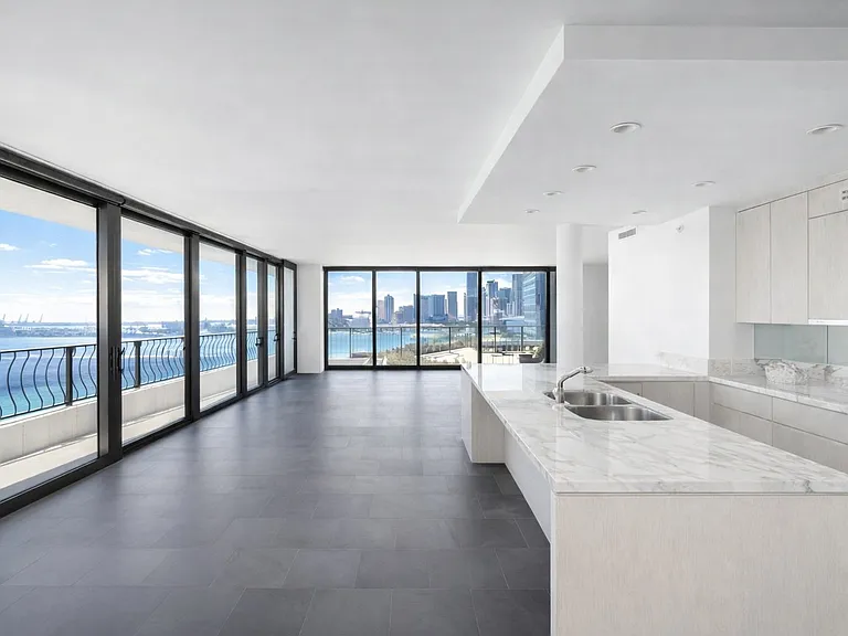 555 NE 15th St #20A — Photo 4