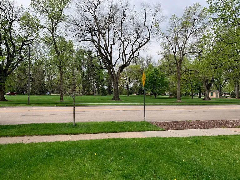 1422 W Oak St — Photo 33