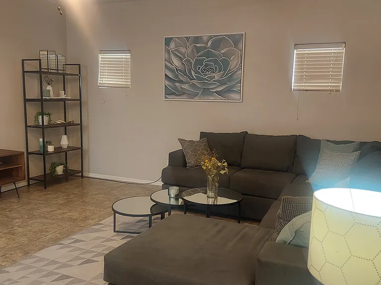 943 S Sabino Dr — Photo 4