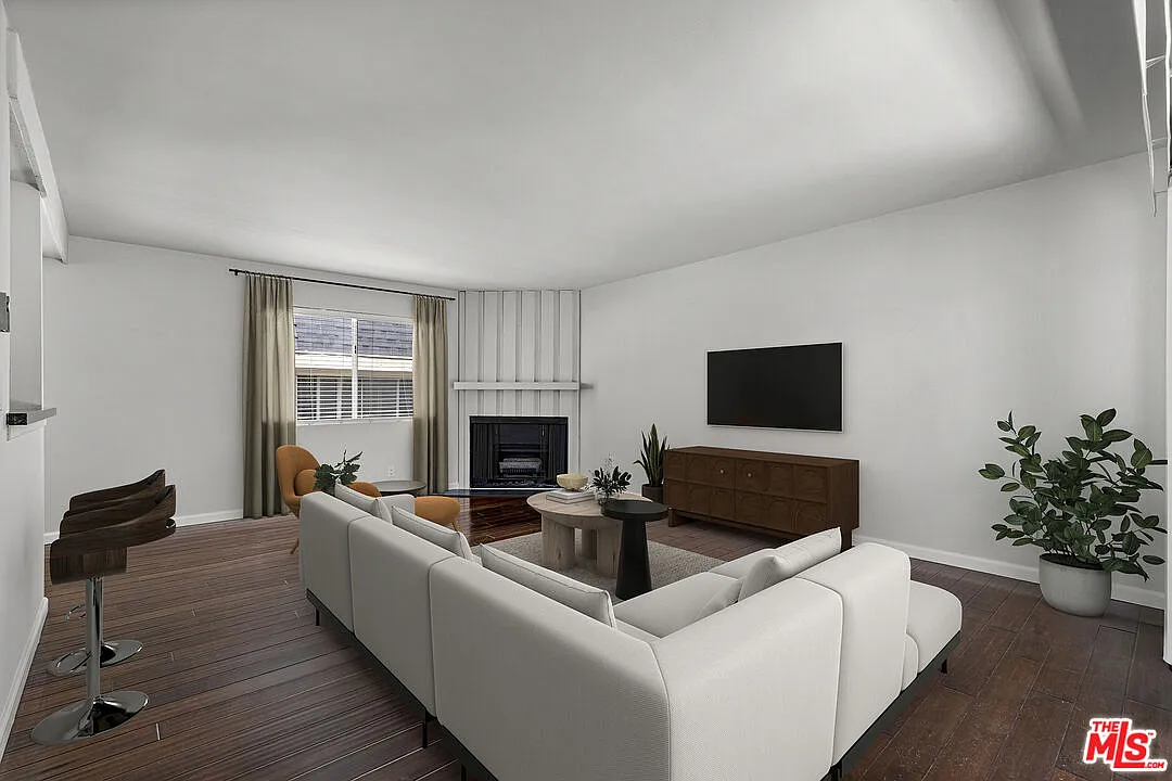 3 bed, 2.0 bath, $4,500 — Photo 3
