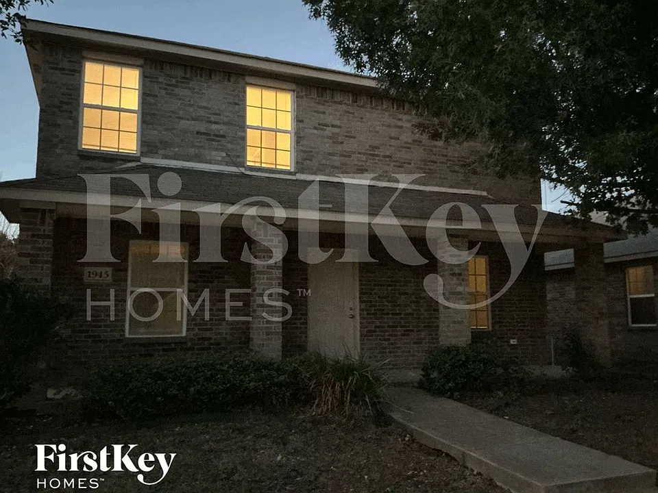 1945 Cross Oaks Dr