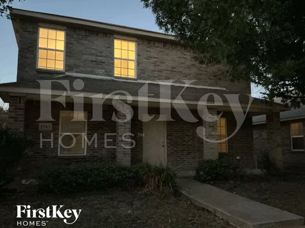 1945 Cross Oaks Dr, Lancaster, TX 75146