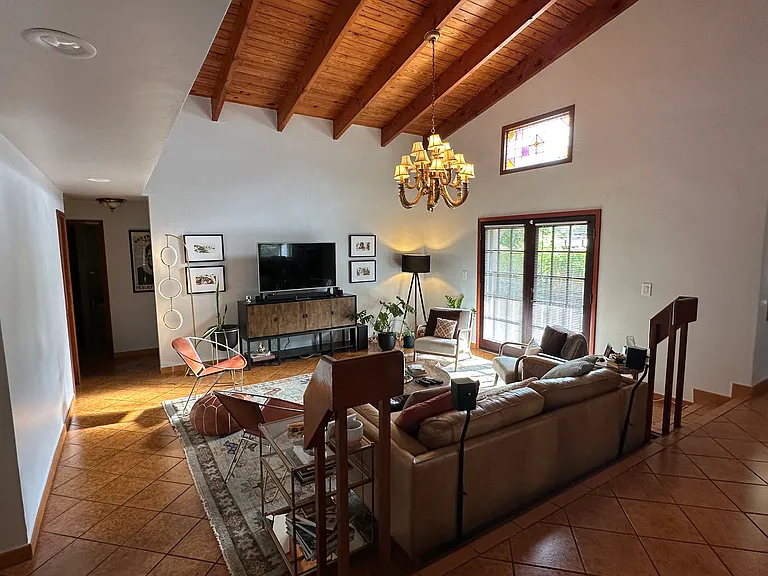 1028 Malaga Ave — Photo 4