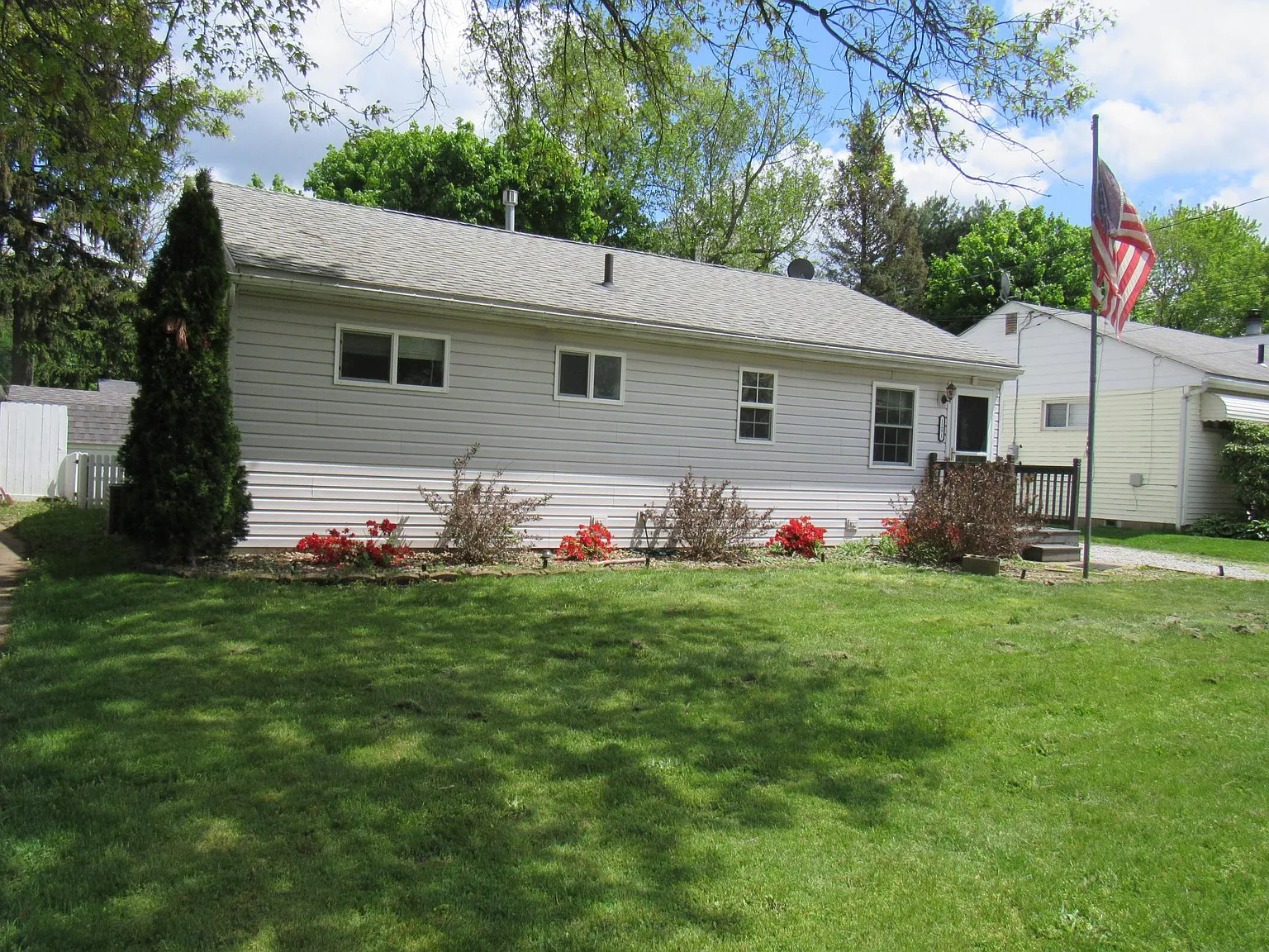 2 bed, 947 sqft, $1,075 — Photo 1