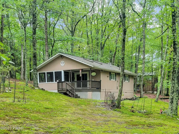 230 Forest Ridge Dr, Hawley, PA 18428