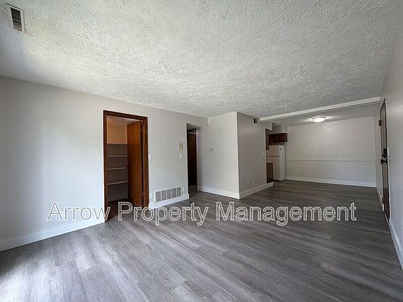 3rd image of 3341 Holdrege St #6