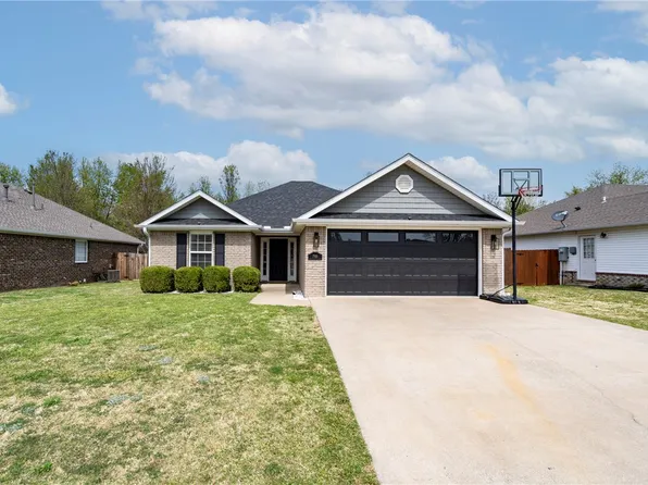 795 Deer Lodge Ct, Siloam Springs, AR 72761