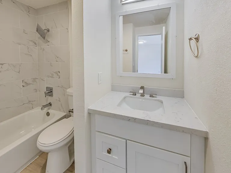 Laurel Haus — Photo 36