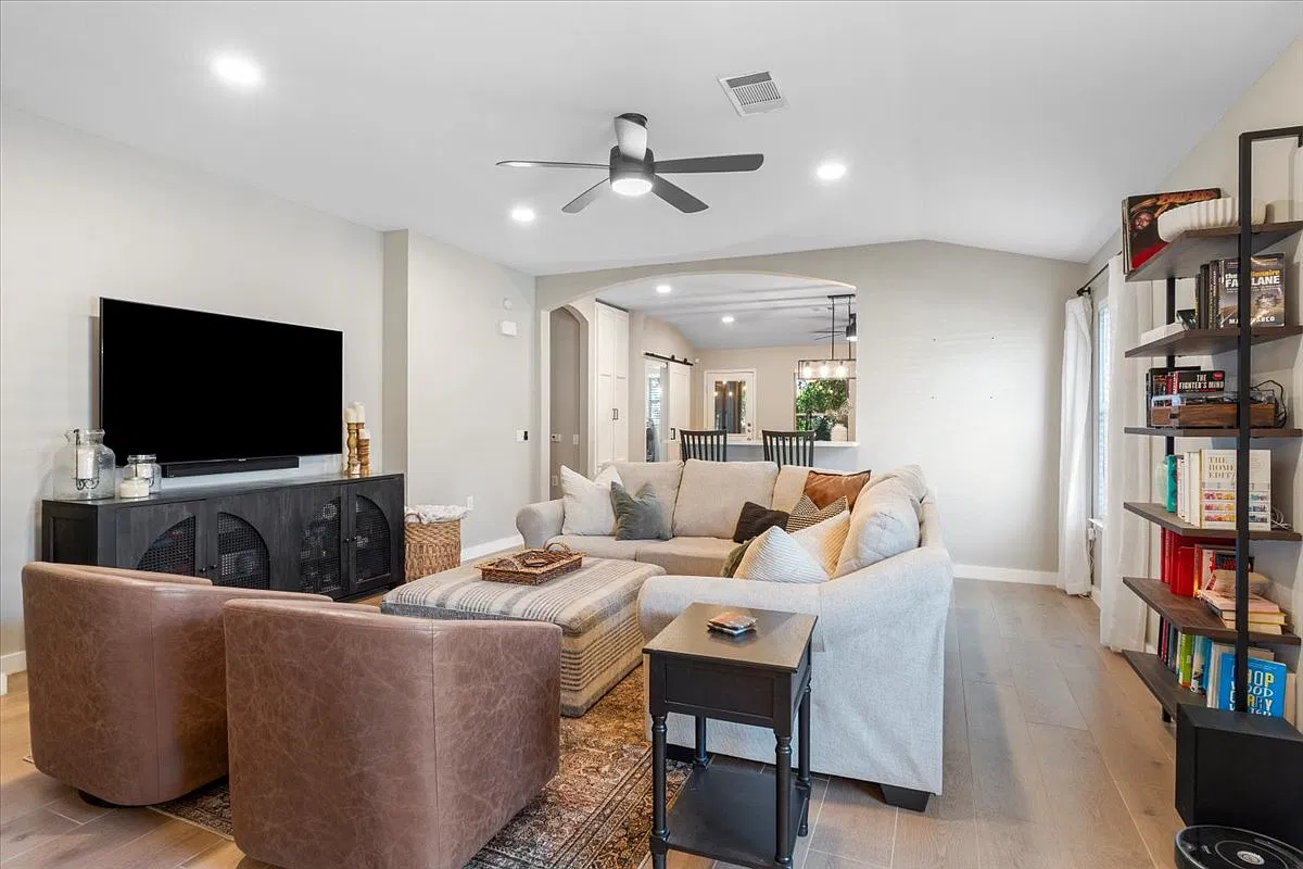 3 bed, 1704 sqft, $2,600 — Photo 1