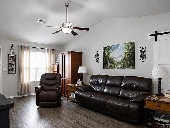 3rd image of 7 Summer Breeze Rd