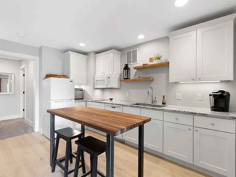 1 bed, 1.0 bath, 565 sqft, $2,000 — Photo 1