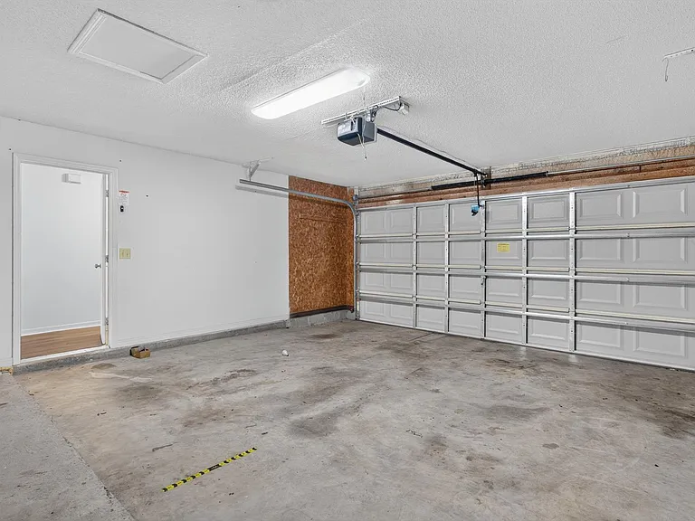 1445 Classic Oak Rd W — Photo 24