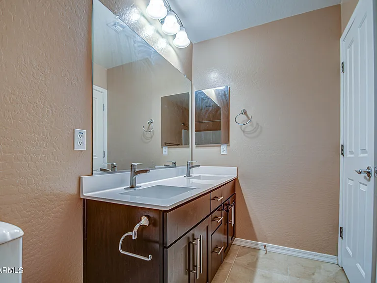 3114 E Franklin Ave — Photo 38