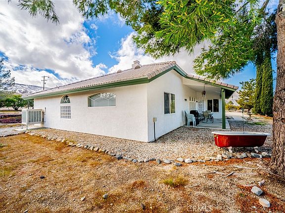 4th image of 924 Juniper Rd