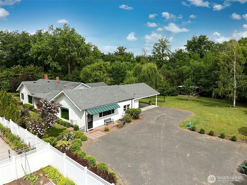 2nd image of 1167 Woodlawn Street