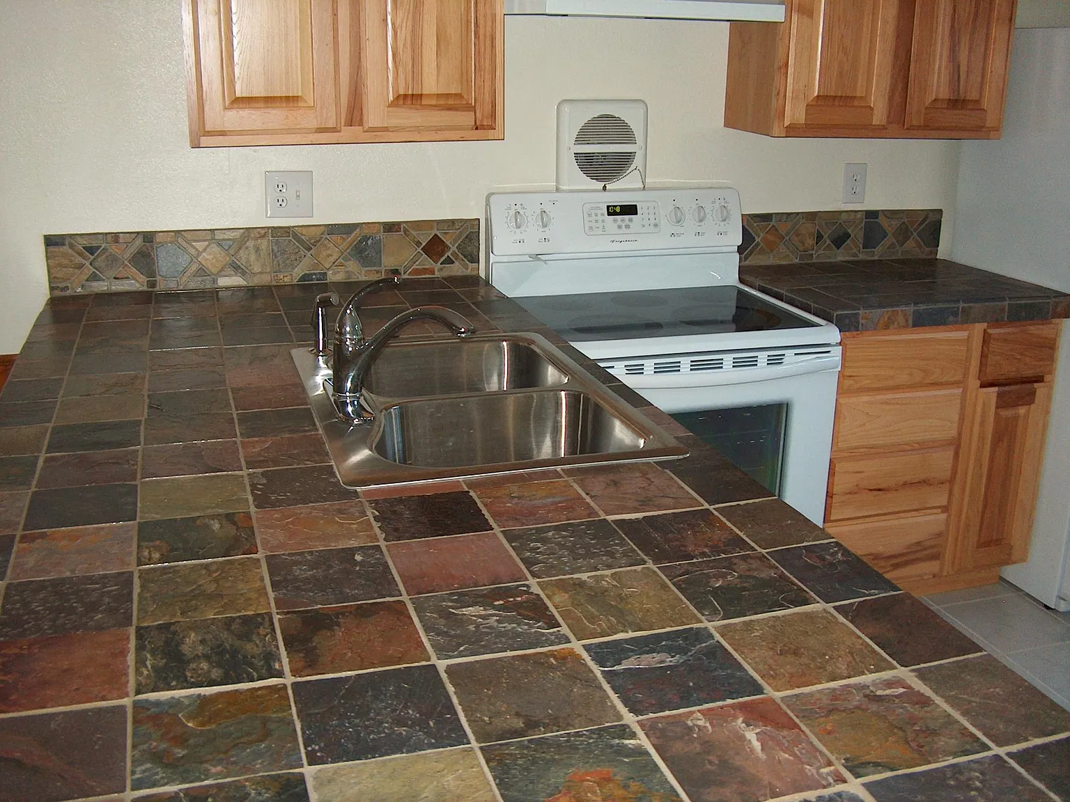 3 bed, 924 sqft, $1,485 — Photo 2