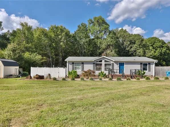 112 Courtney Rd, Mocksville, NC 27028