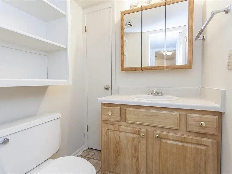 Montclair Place — Photo 28