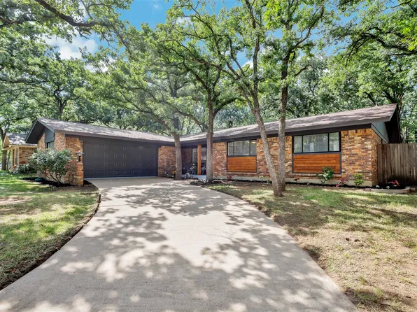 612 Circleview Dr S, Hurst, TX 76054