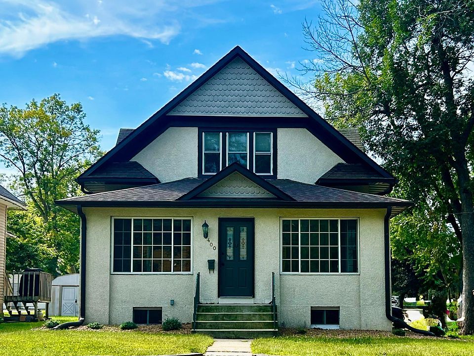 1st image of 400 Elm Ave SE