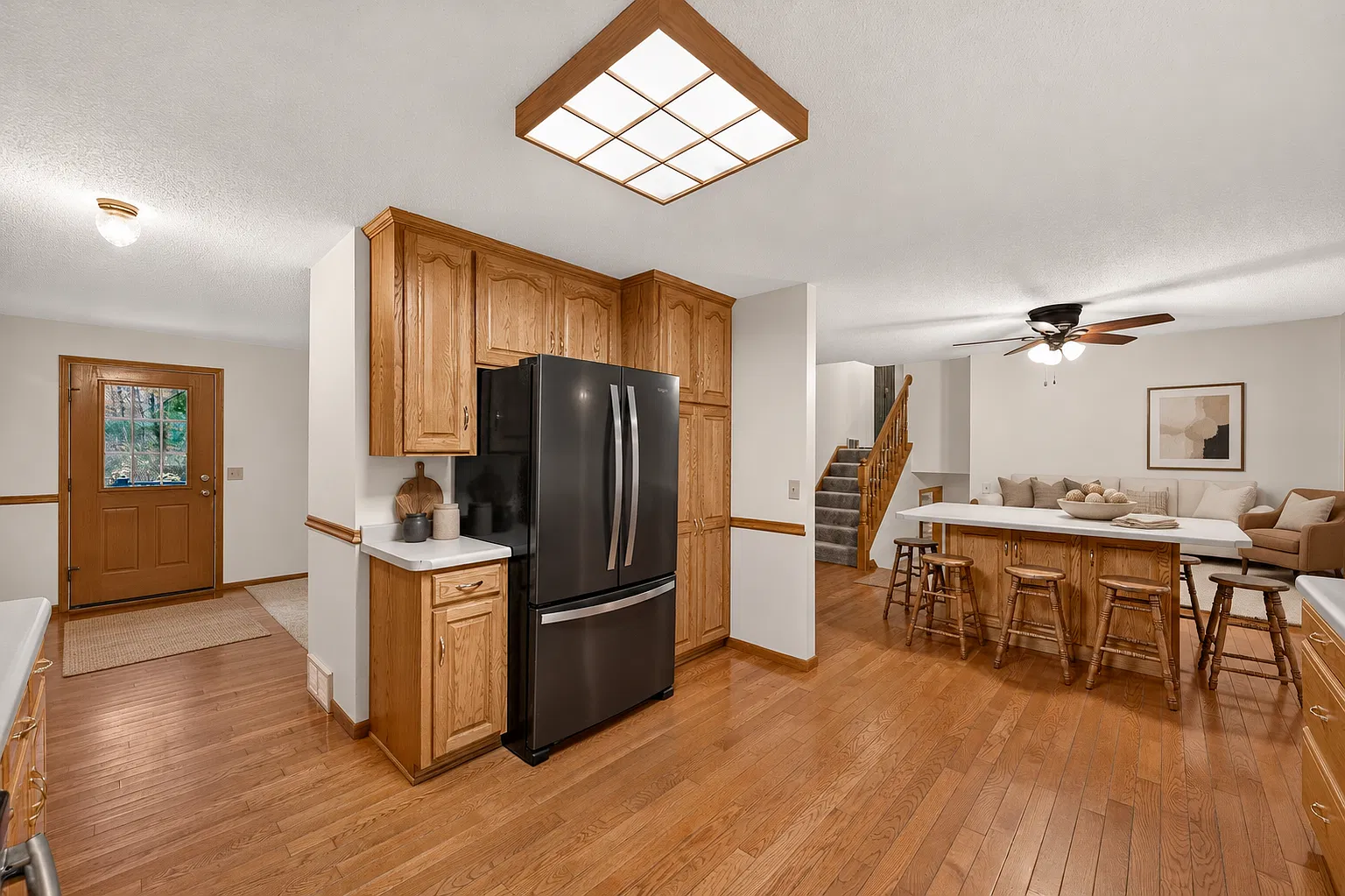 3 bed, 2360 sqft, $2,950 — Photo 2