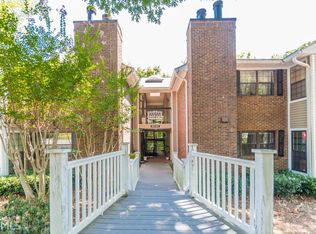 510 Barrington Dr W, Roswell, GA 30076