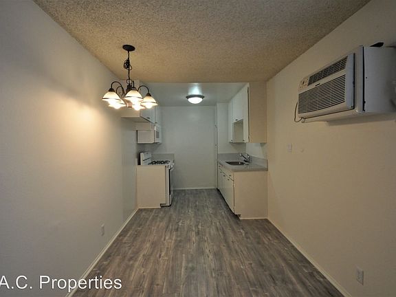 4th image of 6954 Woodman Ave APT 2