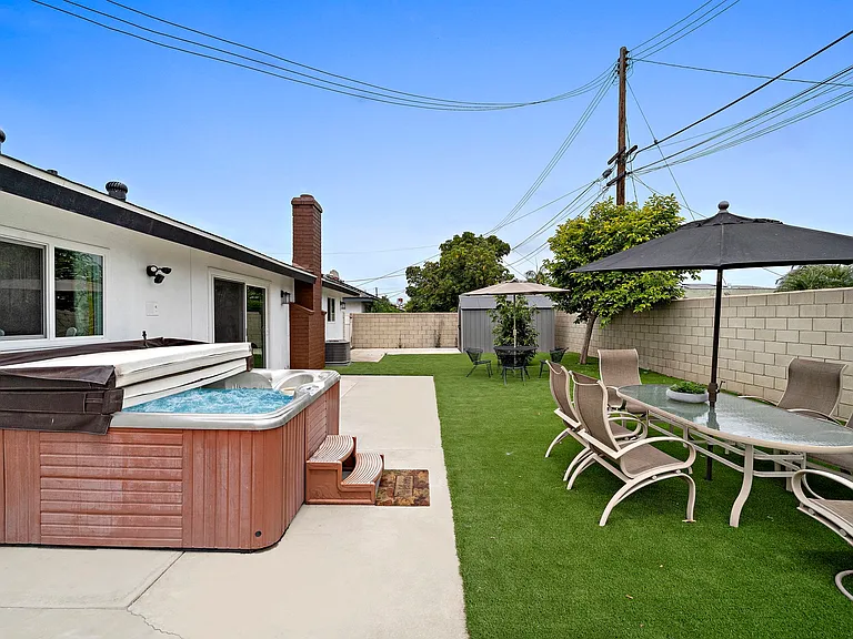10422 Gilbert St — Photo 26