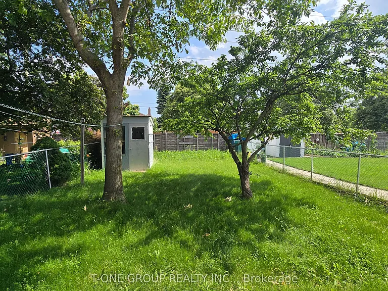 25 Duxford Cres — Photo 19